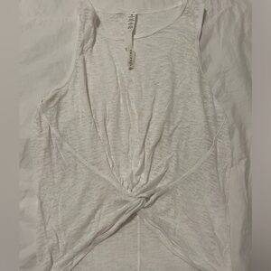 Women’s lululemon twisted knot top size 6